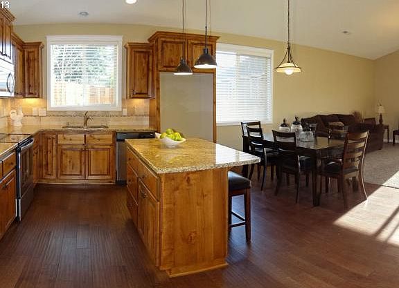 5th image of 5708 NE 62nd Cir