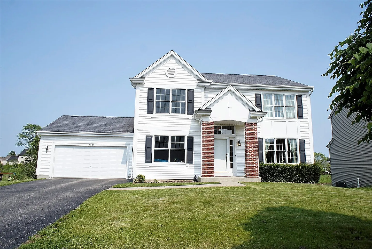 1484 Farmstead Ln photo 1