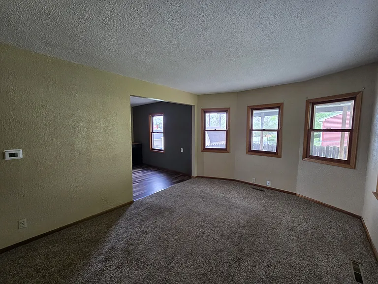 4037 Vine Ave SE — Photo 4