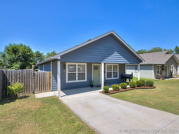 2nd image of 1005 E Pfendler Ave