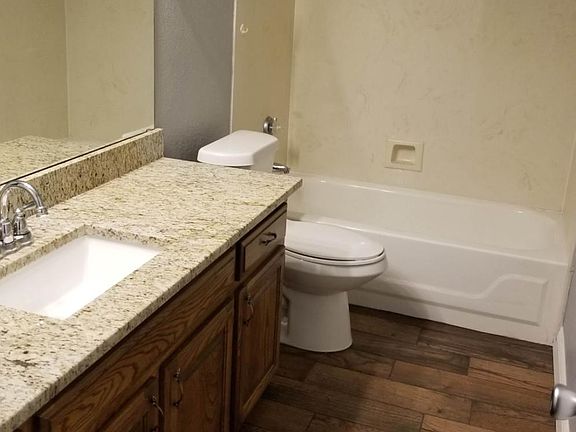 3rd image of 1203 Wimbledon Ln