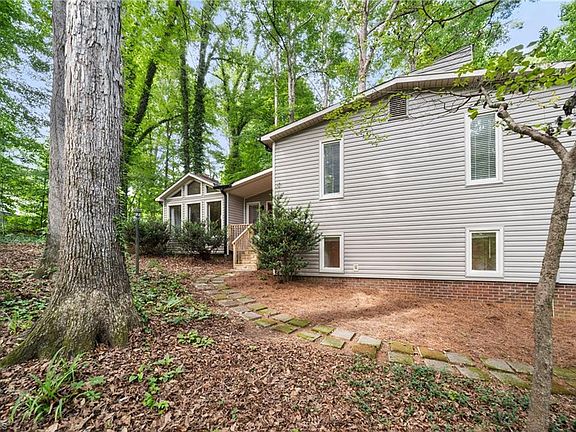 4th image of 601 Carrington Pl