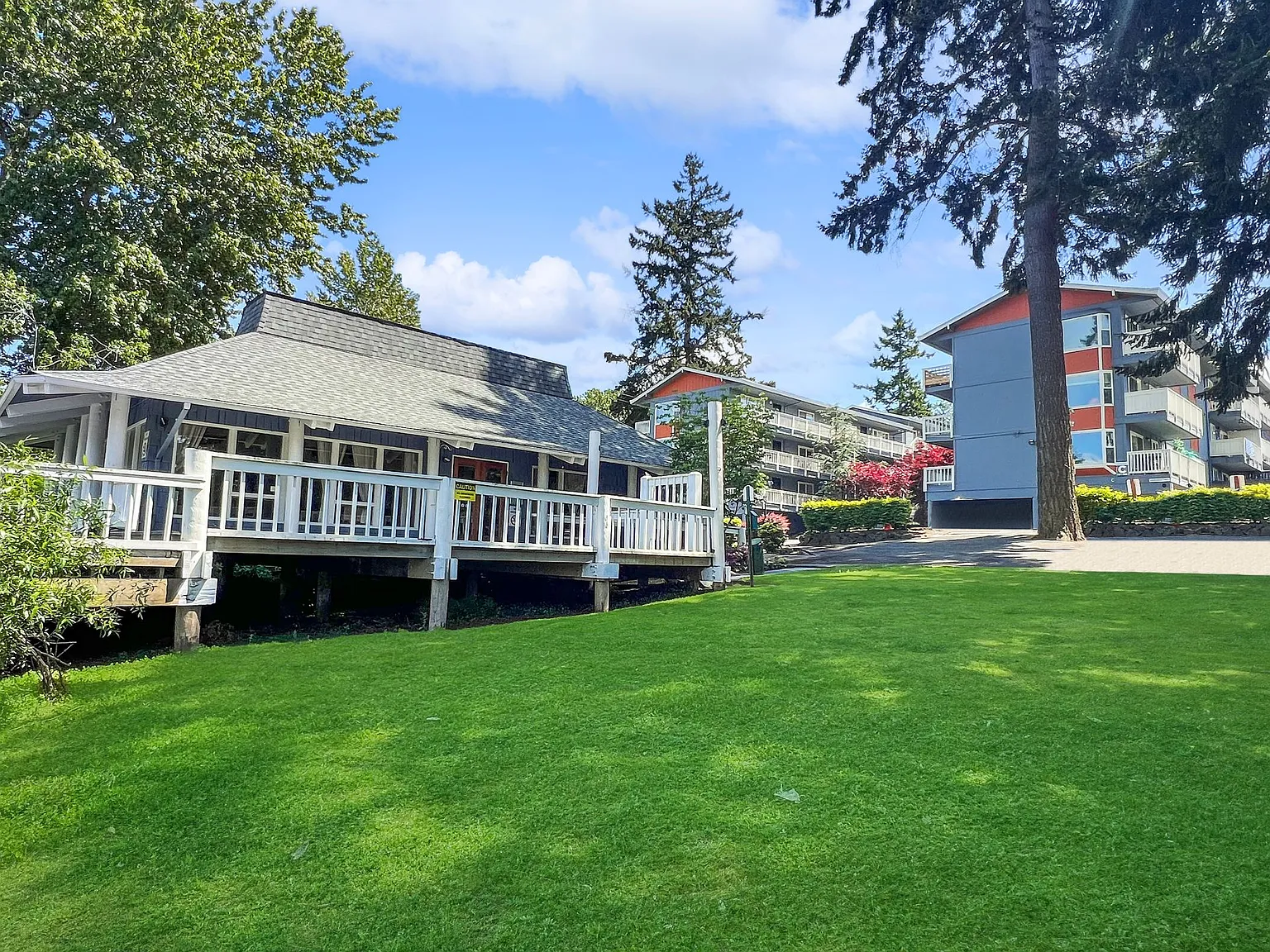Lakeside Apartments — Photo 2