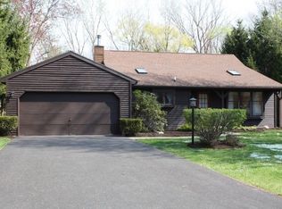 609 Top Ridge Dr, Albany, NY 12203