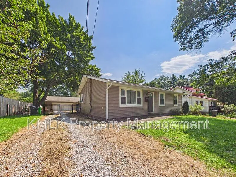 3 bed, 2.0 bath, 1564 sqft, $1,995 — Photo 2