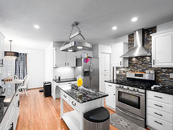 5th image of 2241 N Stoneybrook Ct