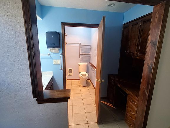 3rd image of 4448 Lyndale Dr