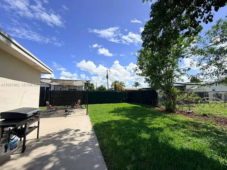2631 NW 94th Ave — Photo 31