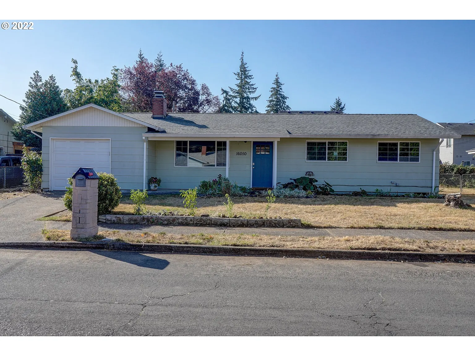 16050 SE Clay St photo 1