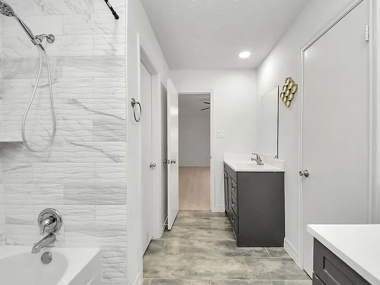 4922 E Laureldale Dr — Photo 22