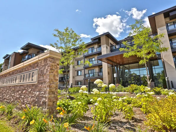 128 Garden Dr #103, Oakville, ON L6K 0H7