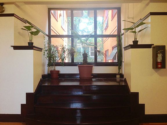 3rd image of 3268 SE Hawthorne Blvd APT 201