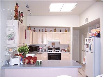 3rd image of 1036 N Del Valle Pl