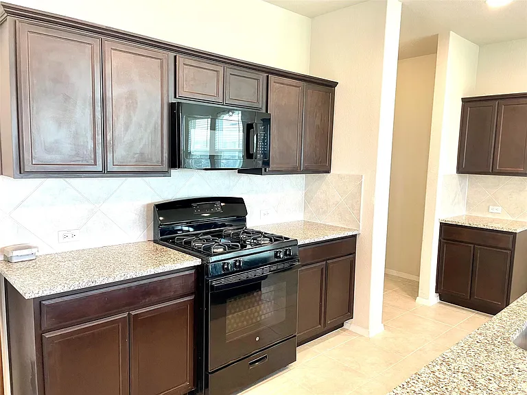 6701 Wolf Pack Dr — Photo 13