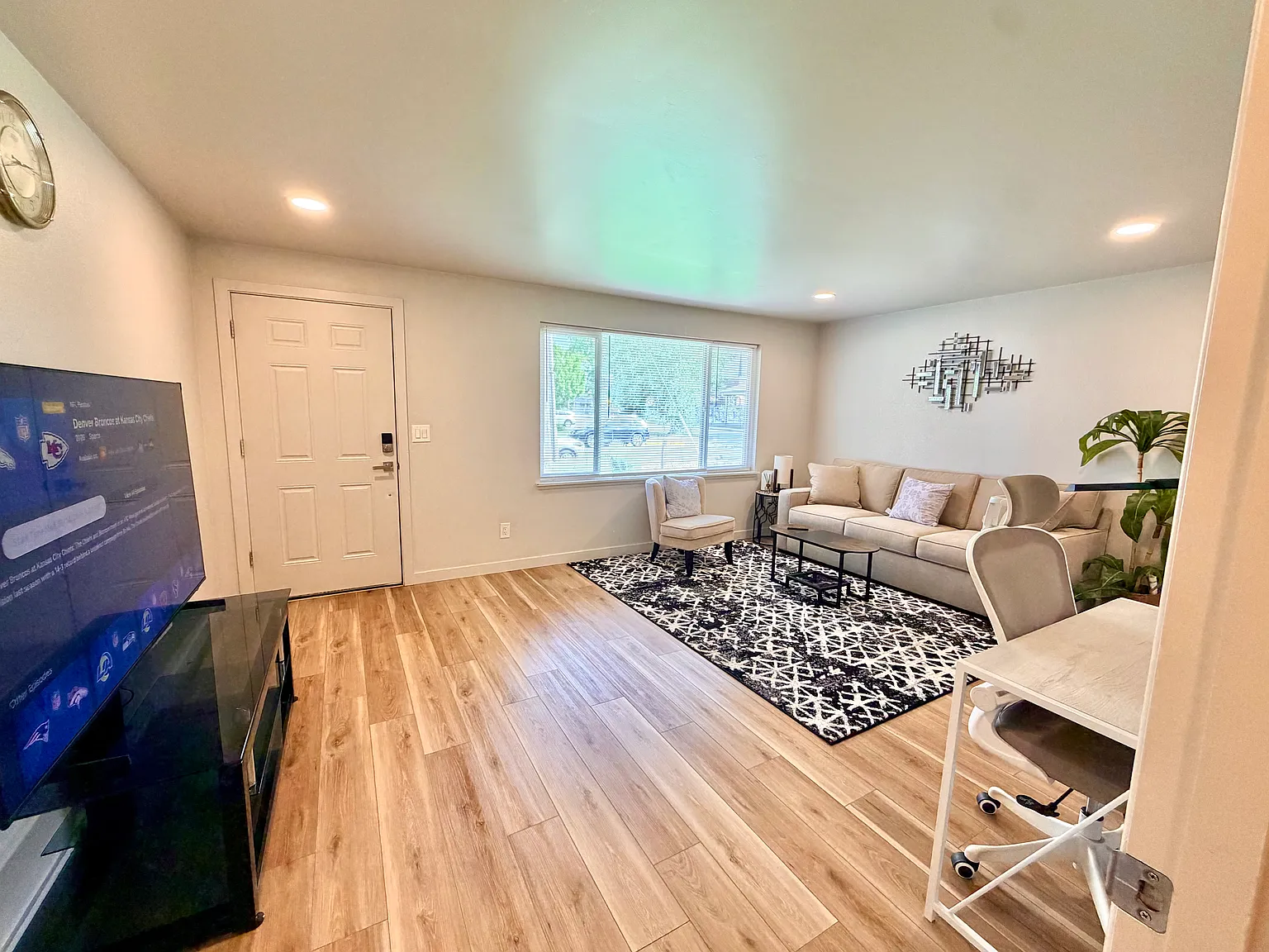 2 bed, 1.5 bath, 1150 sqft, $3,200 — Photo 4