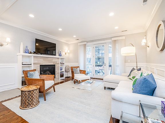 2nd image of 2223 W Wabansia Ave APT 1W