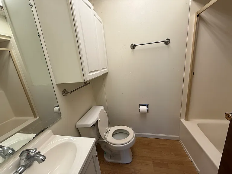 121 State St N #4 — Photo 4