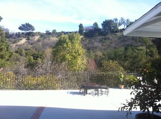 3852 Woodcliff Rd, Sherman Oaks, CA 91403