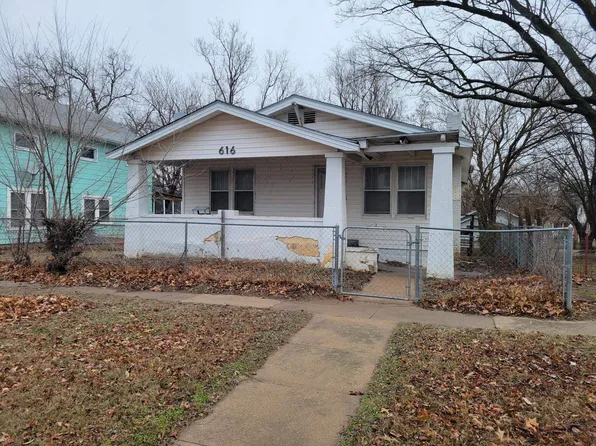 616 N 4th St, Arkansas City, KS 67005