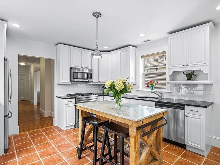 12 Victoria St #2 — Photo 3
