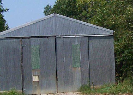 POLE BARN ON 2.5 ACRES!
