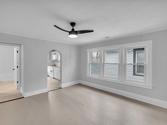 3rd image of 1048 Sandusky Ave #B