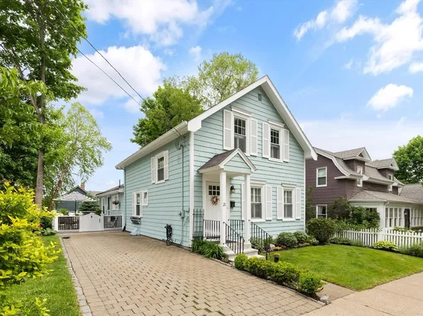 21 Pine St, Melrose, MA 02176