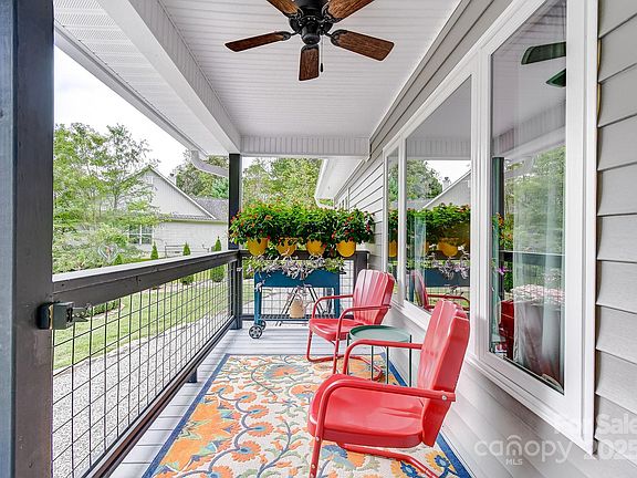 4th image of 9 Oakwood Dr