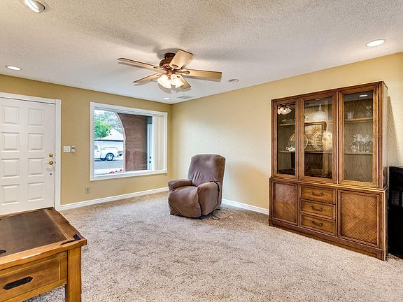 5th image of 2652 E Hopi Ave