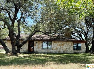 28 Garcitas Grv, Inez, TX 77968