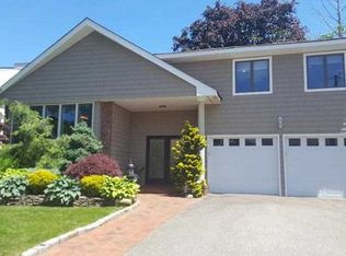 2094 Ellen Dr, Merrick, NY 11566