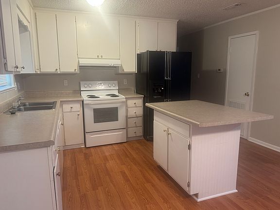 2nd image of 90 Andrews Ave