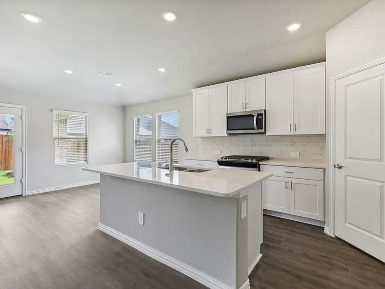 612 Huntley Dr — Photo 8