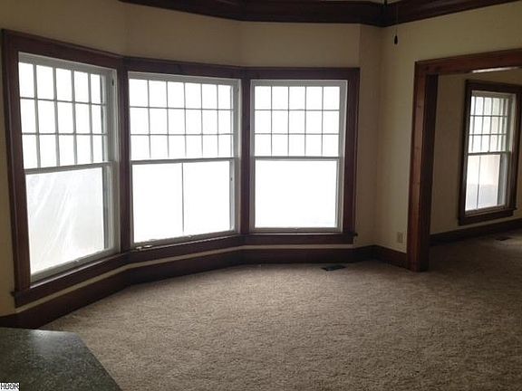 5th image of 324 Crescent Blvd