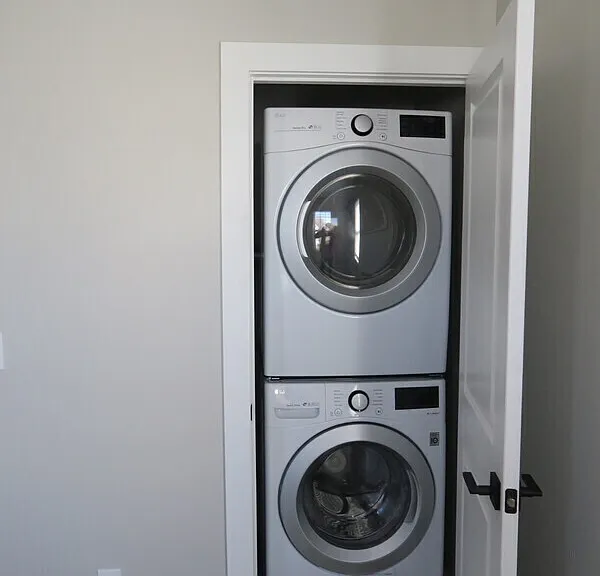 328 Saint Clair Ave — Photo 8