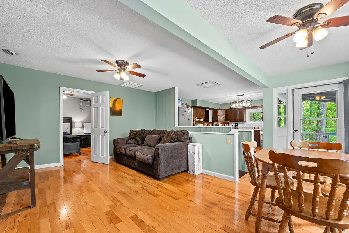 2 bed, 2.5 bath, 1600 sqft, $2,100 — Photo 4