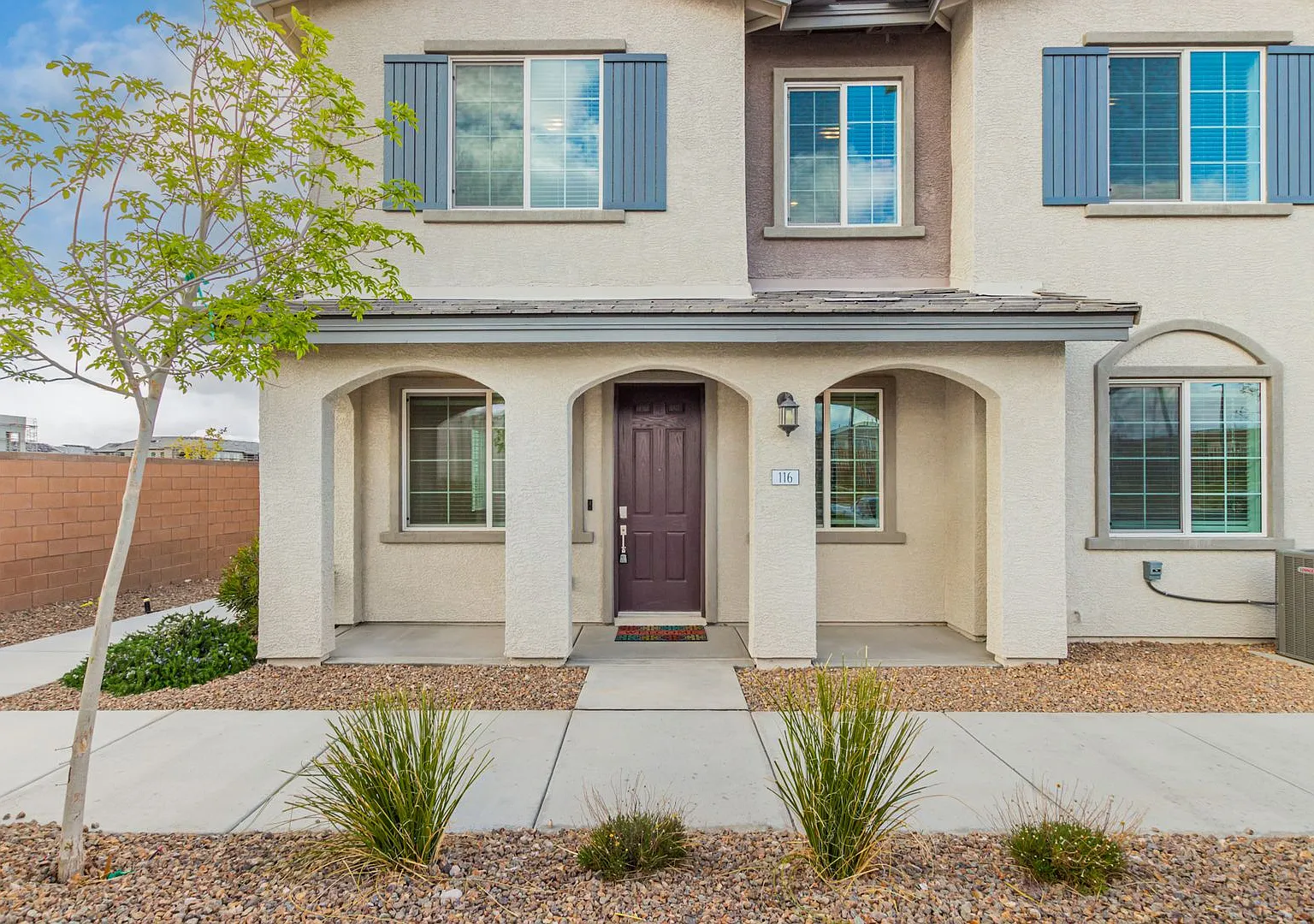 Like new 3-Bedroom Townhome! — Photo 1