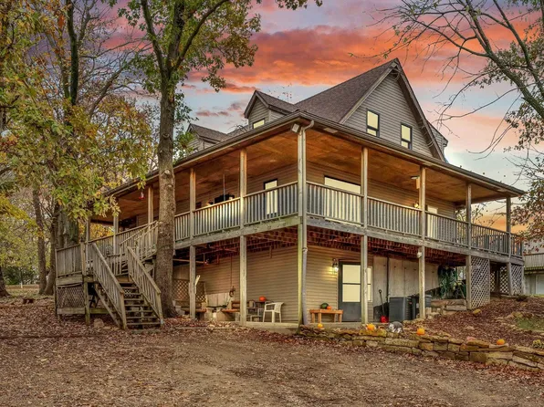 9605 E Quail Run Rd, Ozawkie, KS 66070