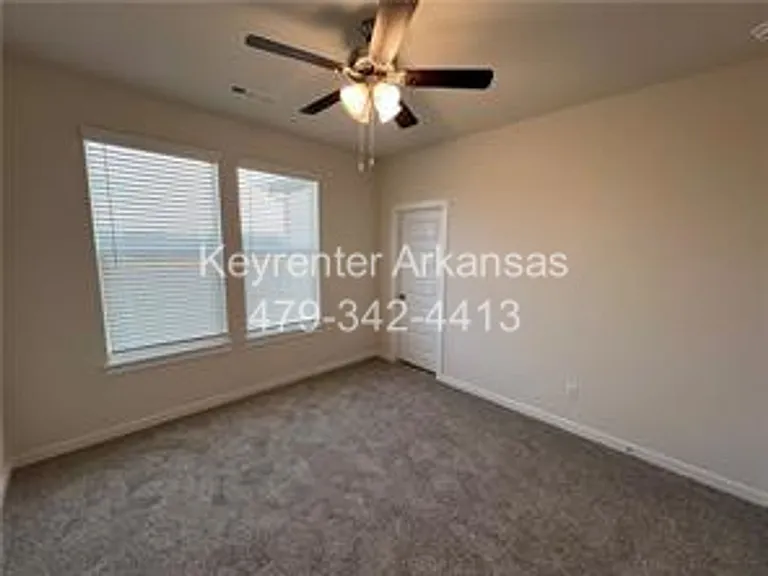 4808 Planetree St — Photo 15