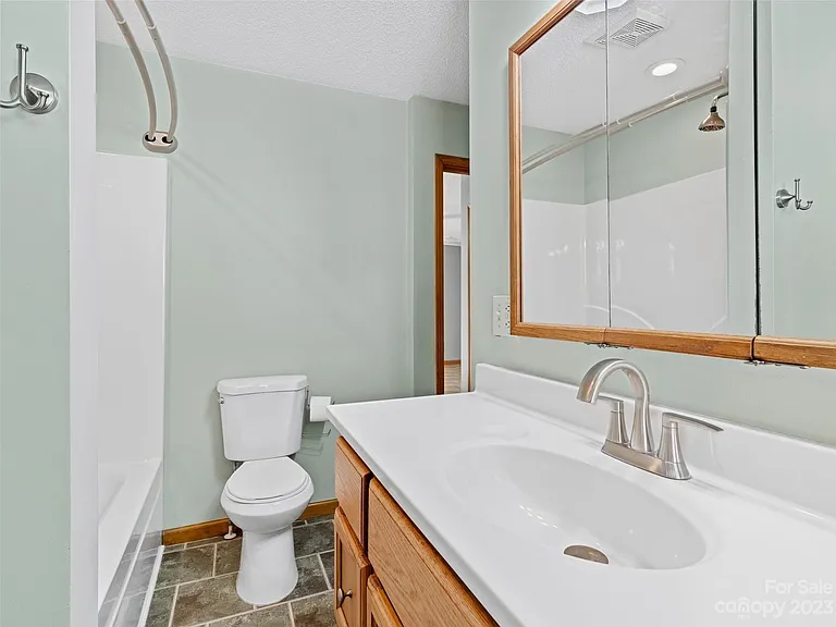 18 Robin Ln — Photo 11