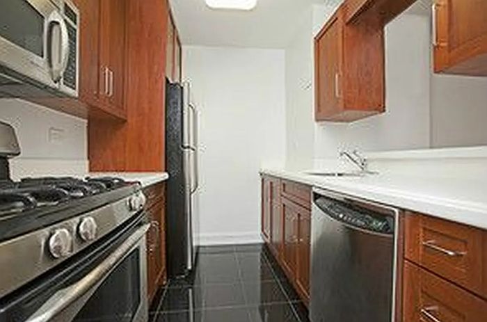 1st image of 400 E 71st St APT 8O