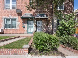 6732 Selfridge St, Flushing, NY 11375