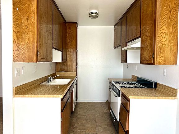 4th image of 13825 Vanowen St APT 8