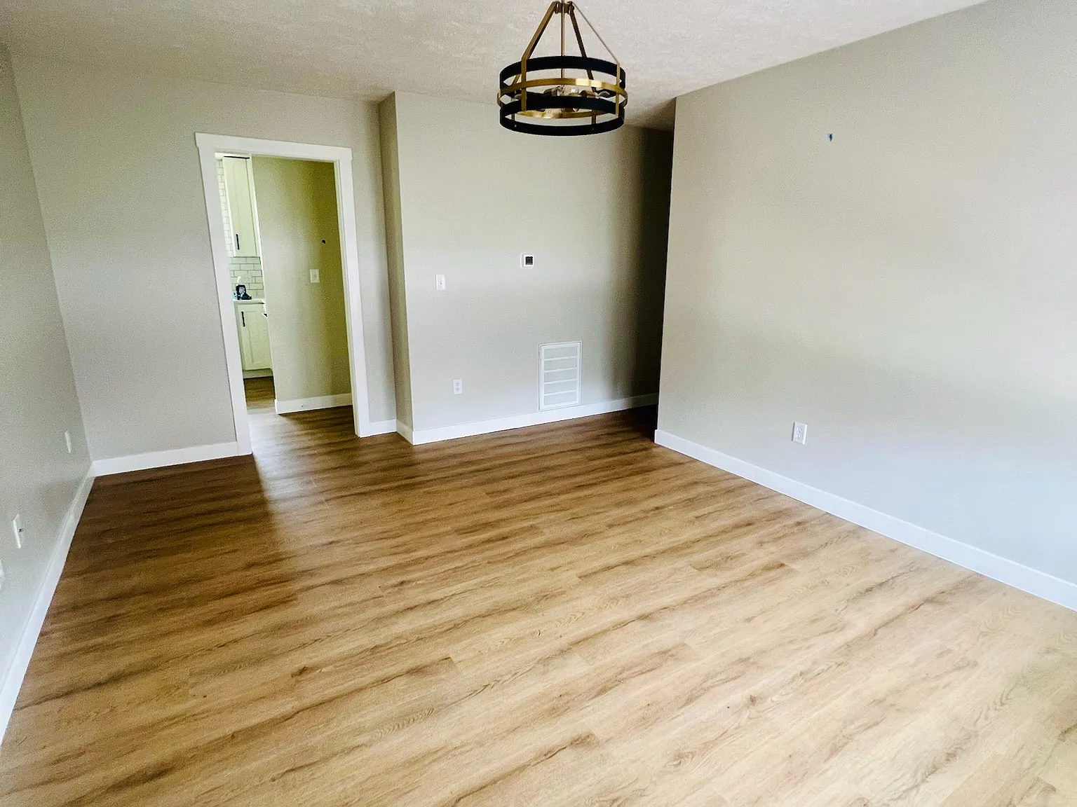 3 bed, 1136 sqft, $1,950 — Photo 4