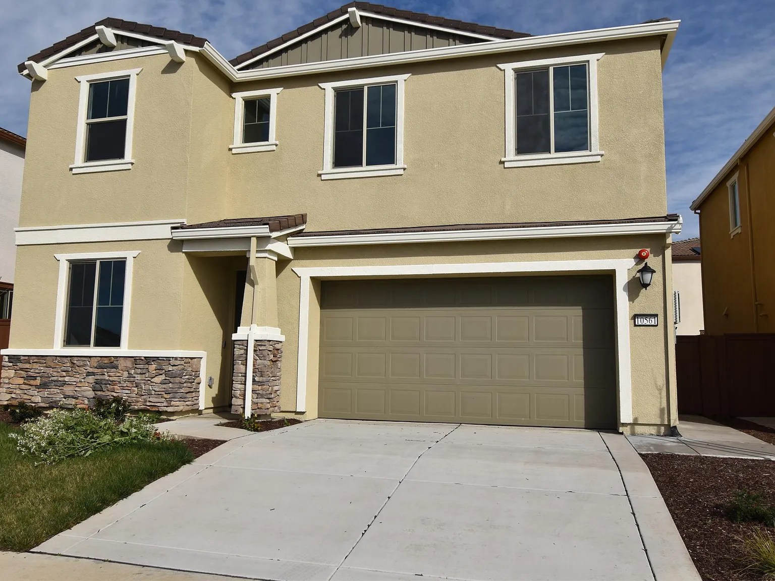 4 bed, 2018 sqft, $3,195 — Photo 1