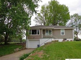 2823 S 38th St, Omaha, NE 68105