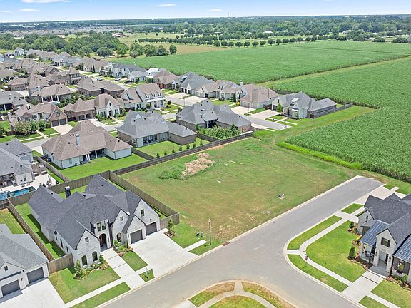3rd image of 401 Sunset Palm Ct