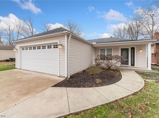 586 Forestview Rd, Bay Village, OH 44140