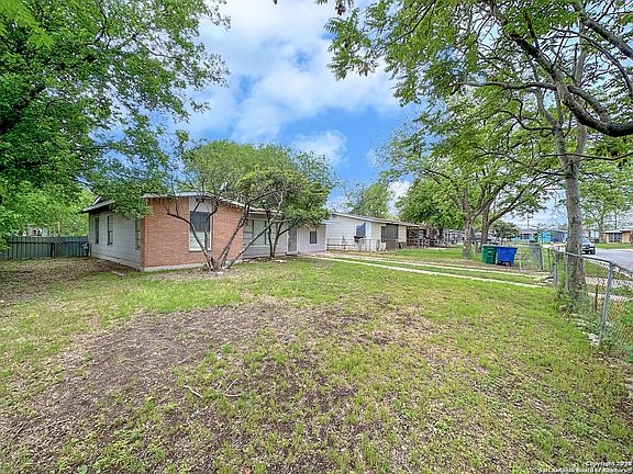 3rd image of 207 Sandledge Dr