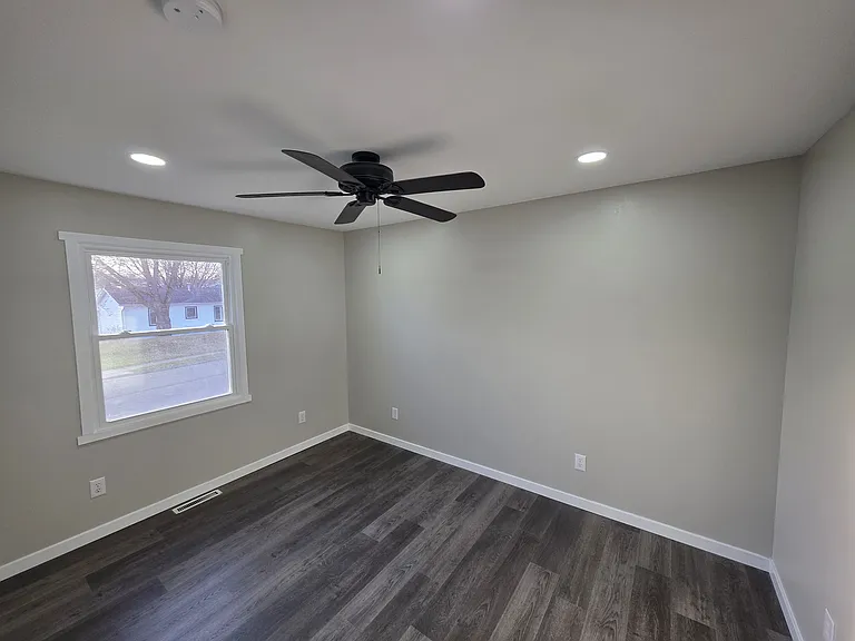 1612 Butterfield Rd — Photo 17